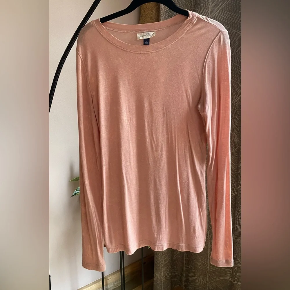 Universal Thread Top - Picture 2 of 6